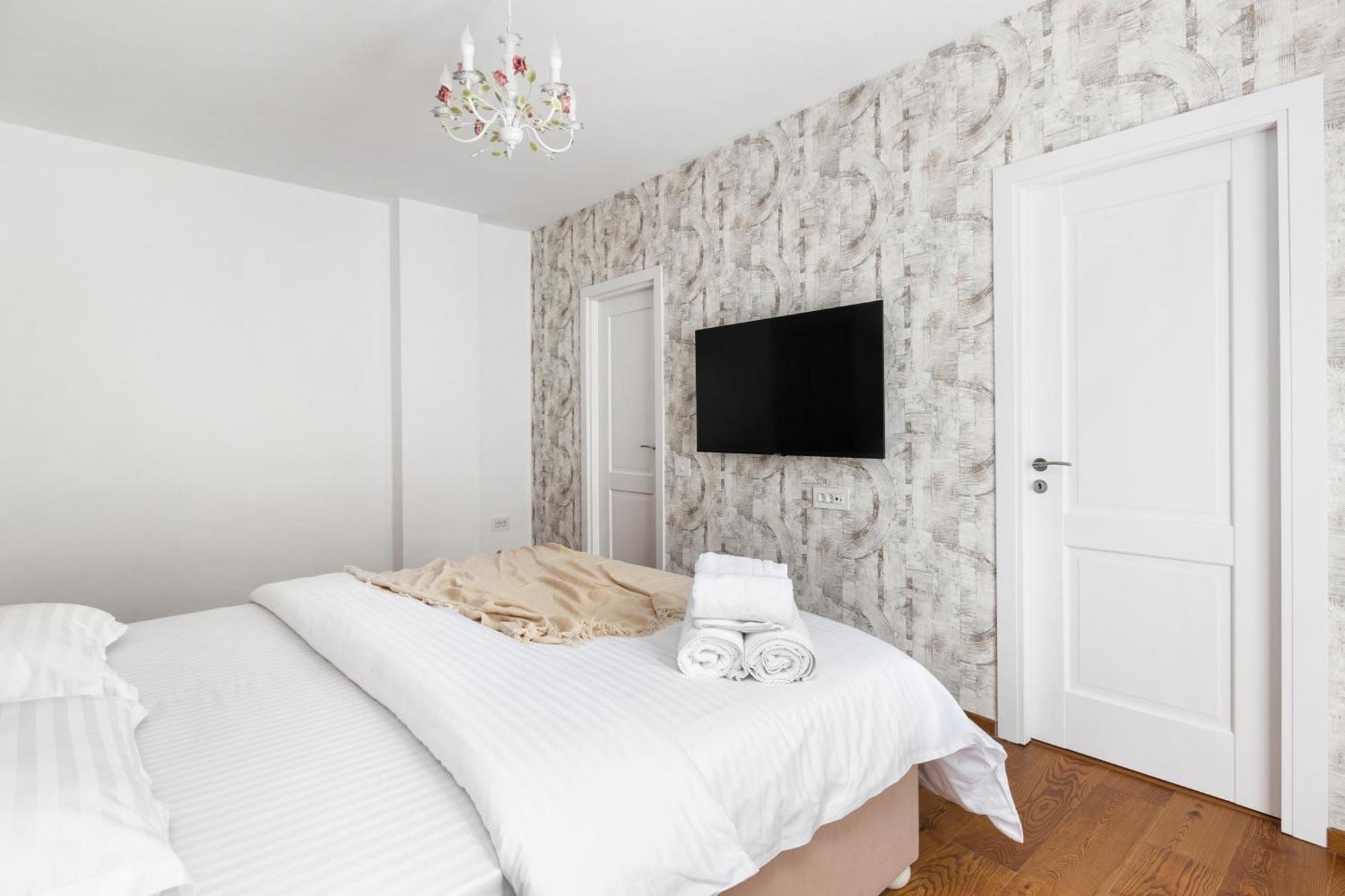 Peak Aparthotel - Old Town - By Cityhost Braşov Dış mekan fotoğraf
