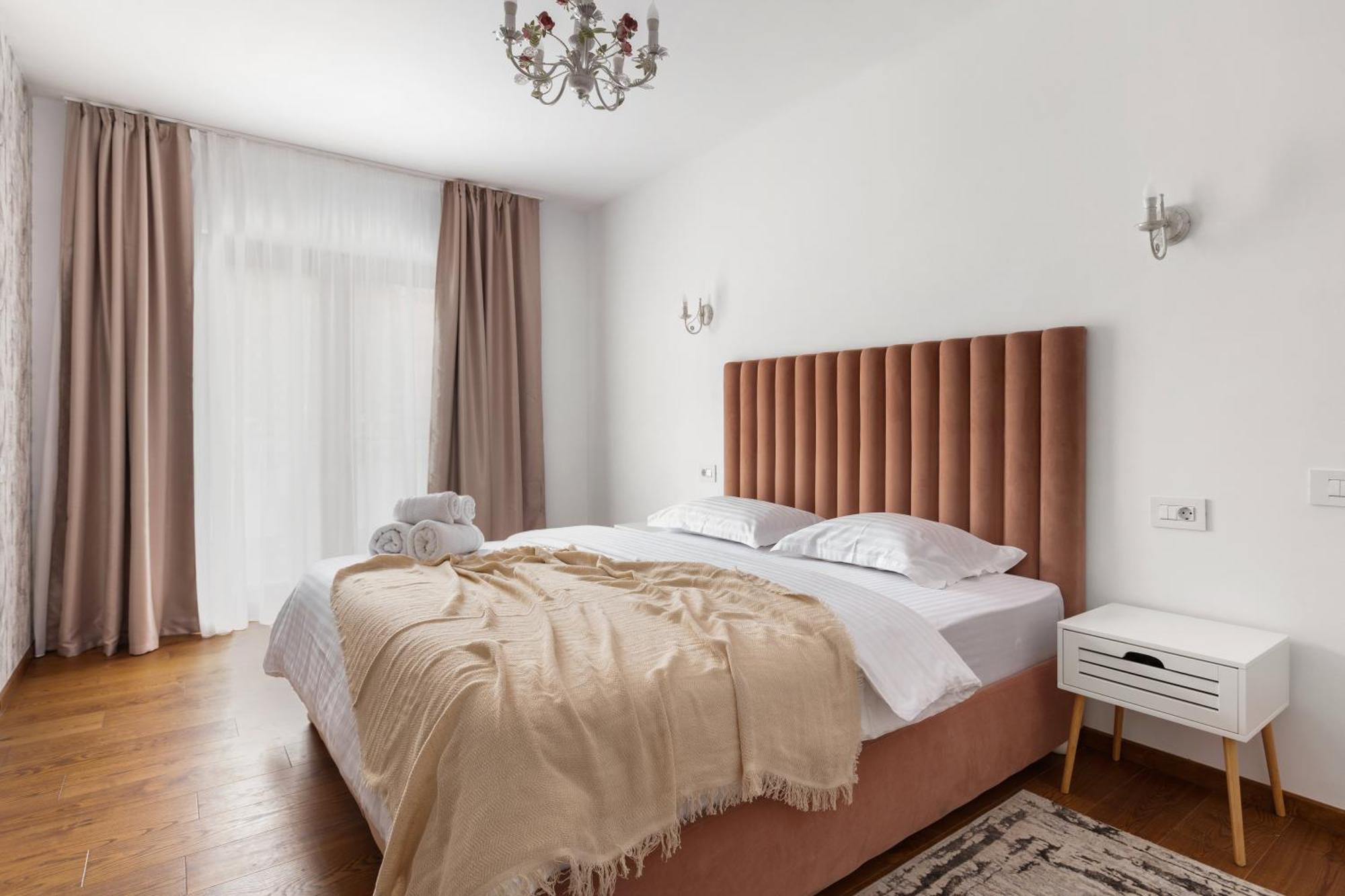 Peak Aparthotel - Old Town - By Cityhost Braşov Dış mekan fotoğraf