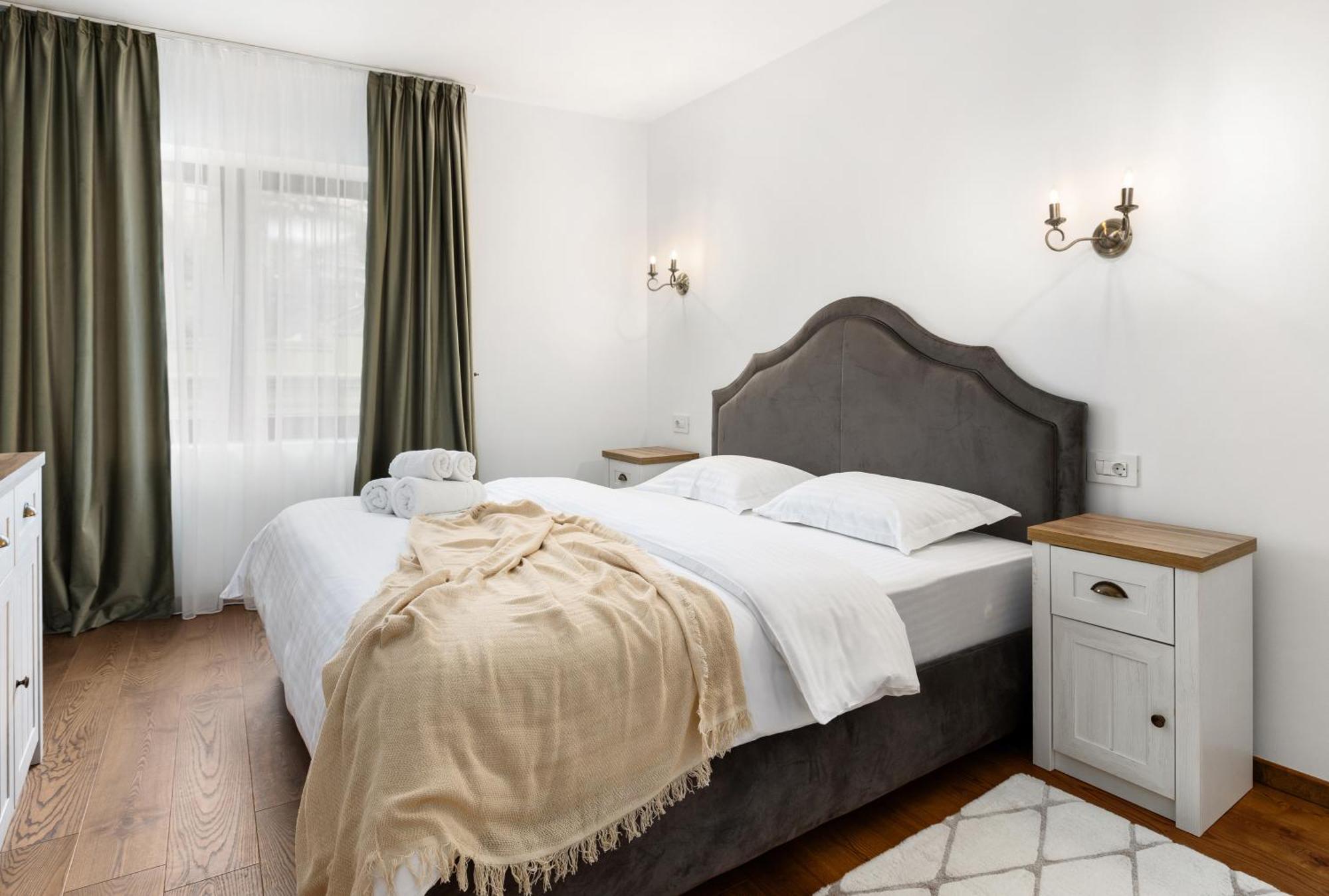 Peak Aparthotel - Old Town - By Cityhost Braşov Dış mekan fotoğraf