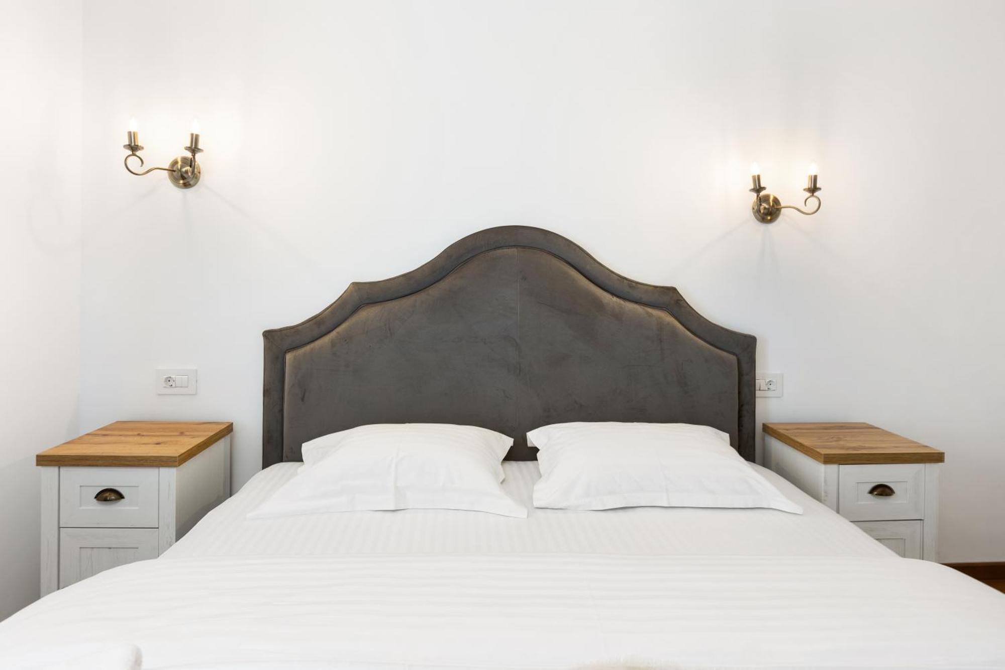 Peak Aparthotel - Old Town - By Cityhost Braşov Dış mekan fotoğraf