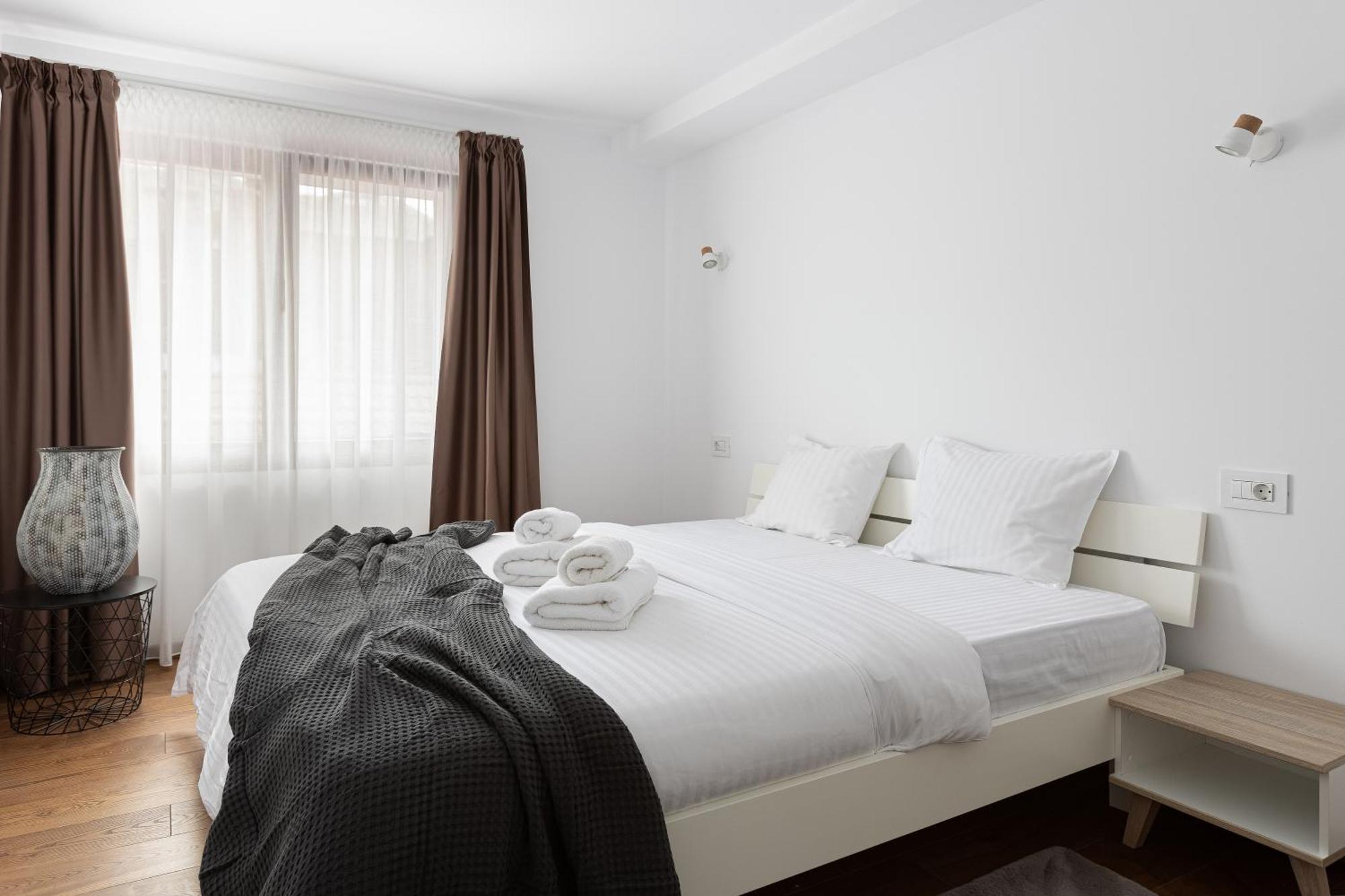 Peak Aparthotel - Old Town - By Cityhost Braşov Dış mekan fotoğraf