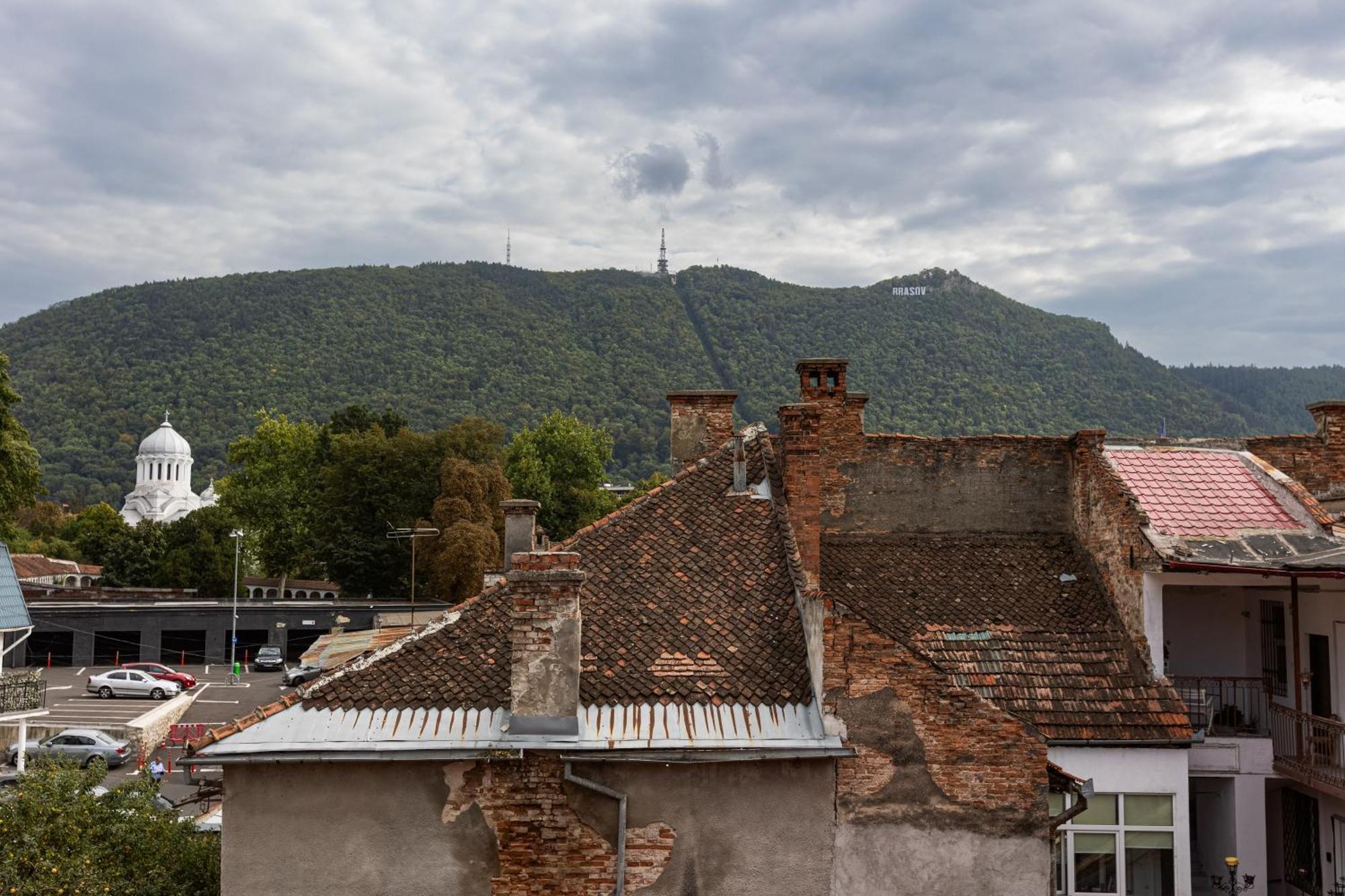 Peak Aparthotel - Old Town - By Cityhost Braşov Dış mekan fotoğraf