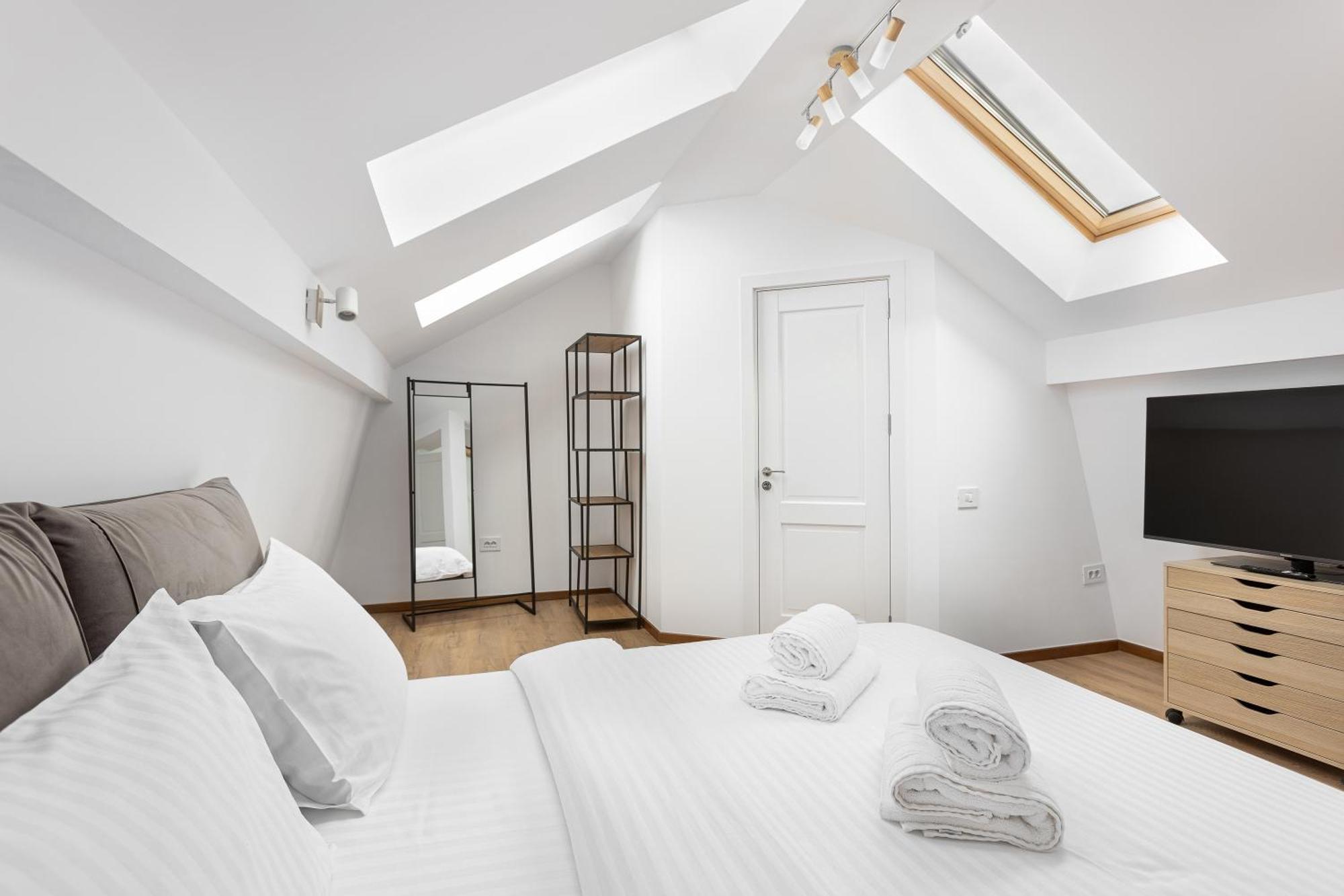 Peak Aparthotel - Old Town - By Cityhost Braşov Dış mekan fotoğraf
