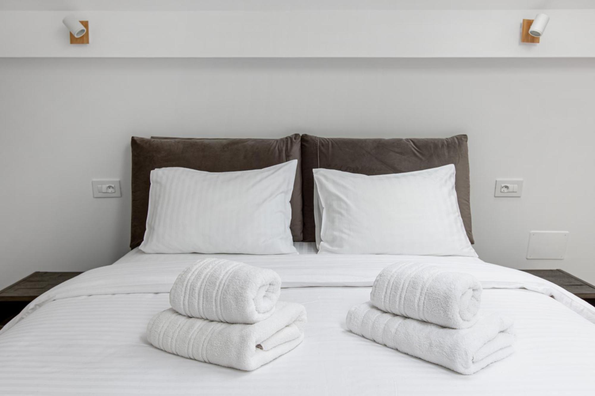 Peak Aparthotel - Old Town - By Cityhost Braşov Dış mekan fotoğraf
