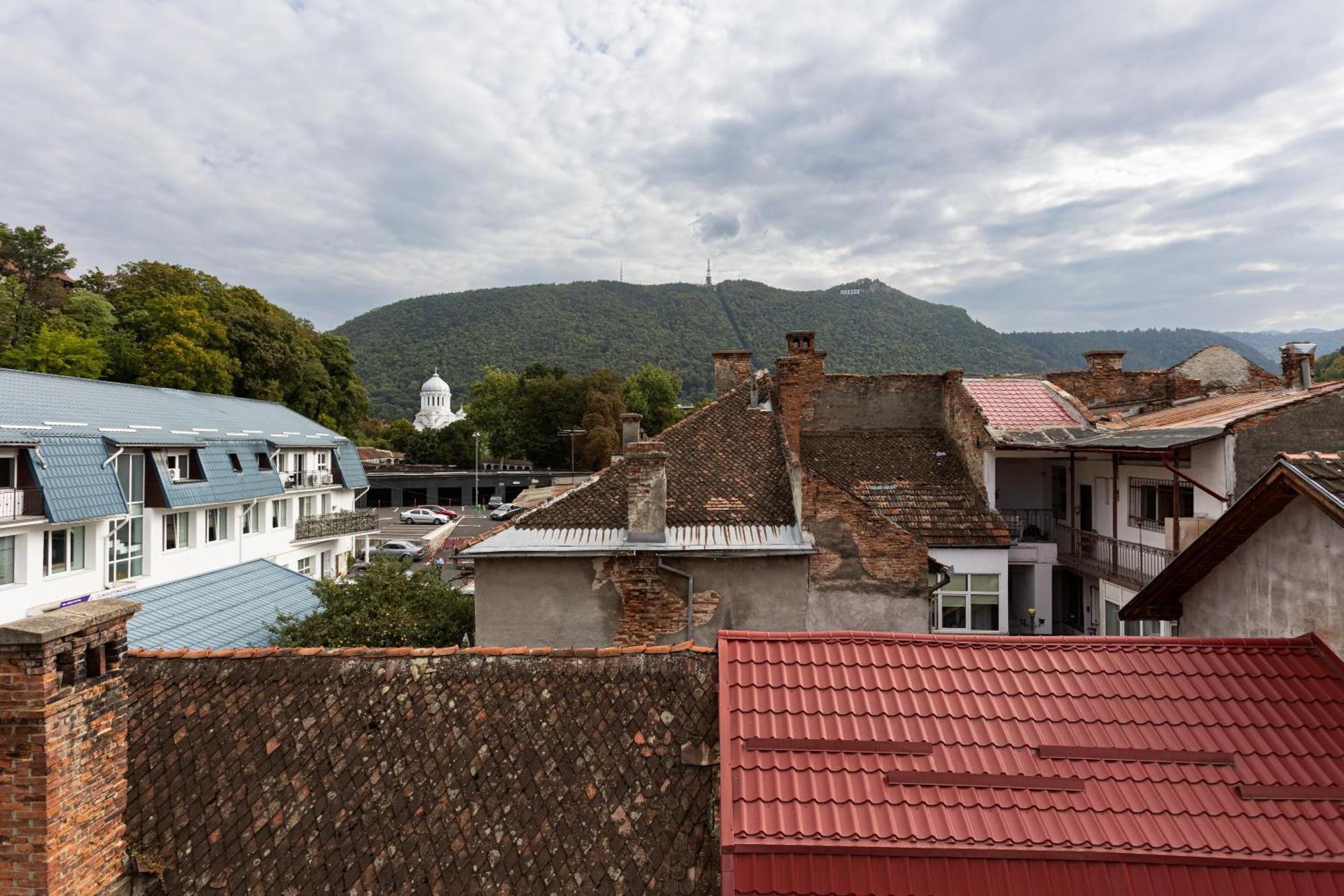 Peak Aparthotel - Old Town - By Cityhost Braşov Dış mekan fotoğraf