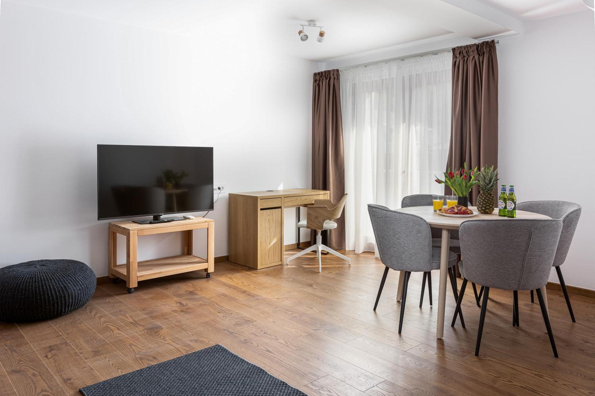 Peak Aparthotel - Old Town - By Cityhost Braşov Dış mekan fotoğraf