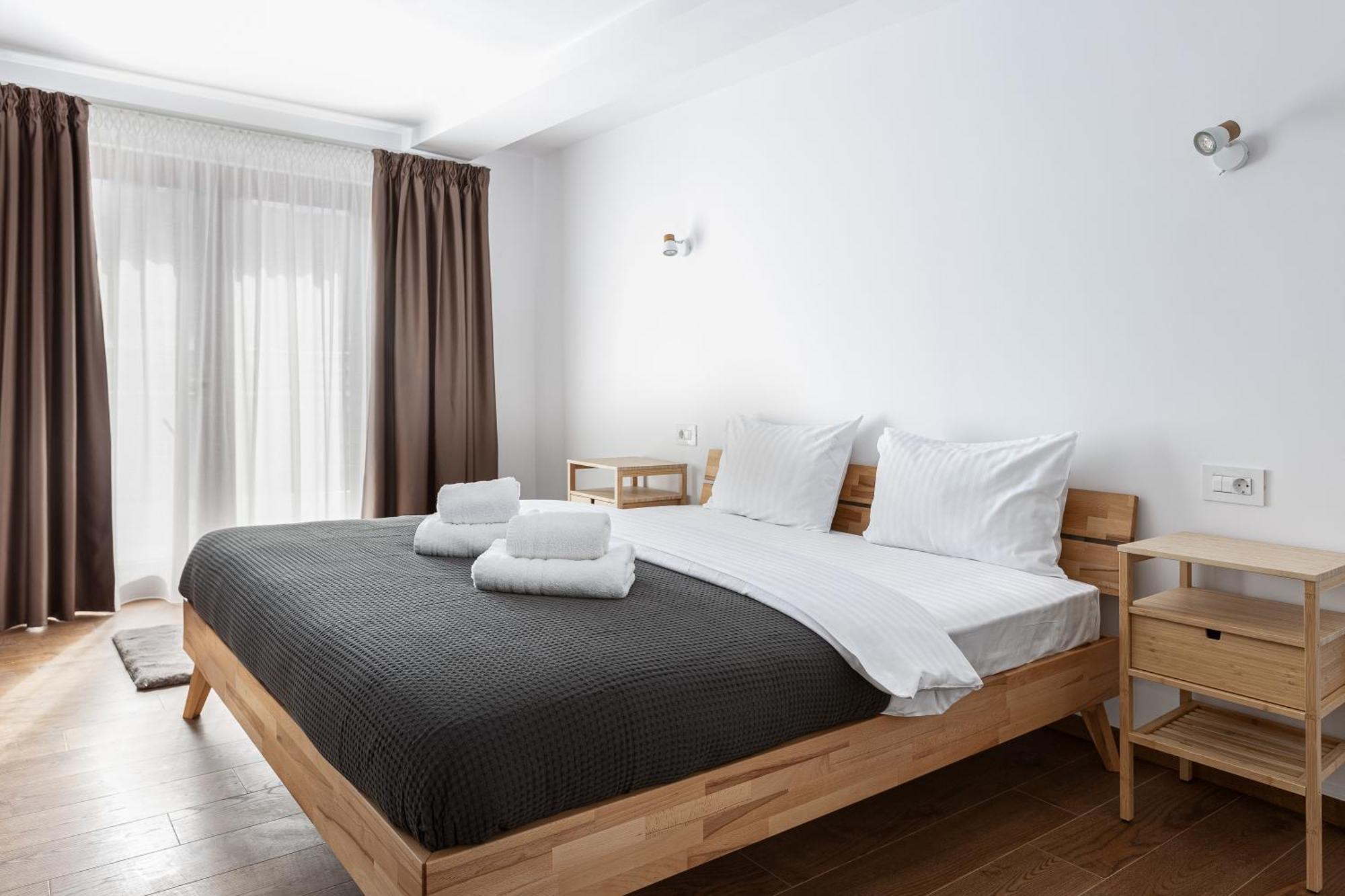 Peak Aparthotel - Old Town - By Cityhost Braşov Dış mekan fotoğraf