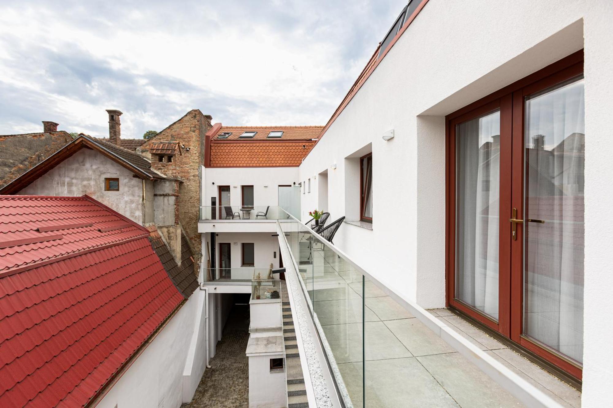 Peak Aparthotel - Old Town - By Cityhost Braşov Dış mekan fotoğraf